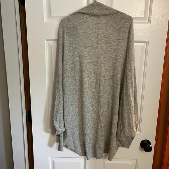 Nordstom Ladies Gray Open Front Lightweight Knit Cocoon Shawl Sweater One Size - Picture 4 of 5